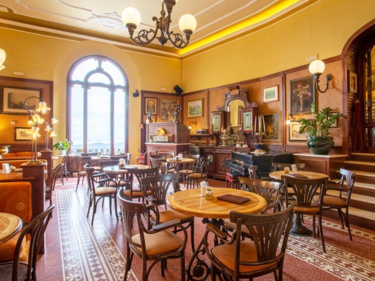 Organizzare Eventi in Toscana al Caffè Poliziano: Eleganza e Storia nel Cuore di Montepulciano